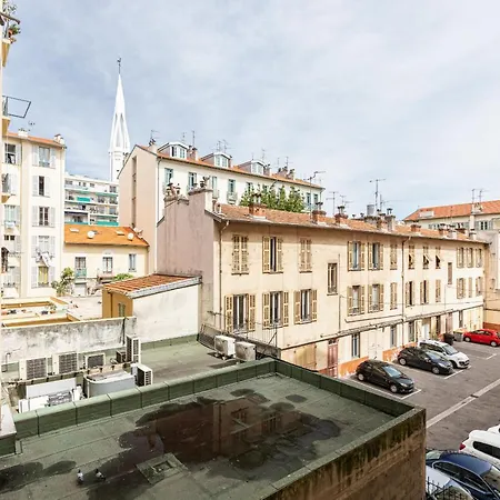 Large 3 Bdr Center Apartment Nice