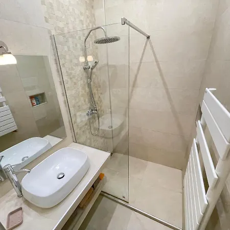 Renting - Penchienatti - Spacious - 2 Bedrooms - King Bed - View Heart Of Nice