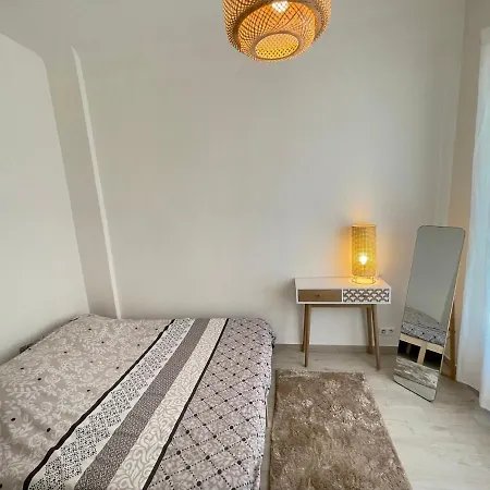 Renting - Penchienatti - Spacious - 2 Bedrooms - King Bed - View Heart Of Apartment