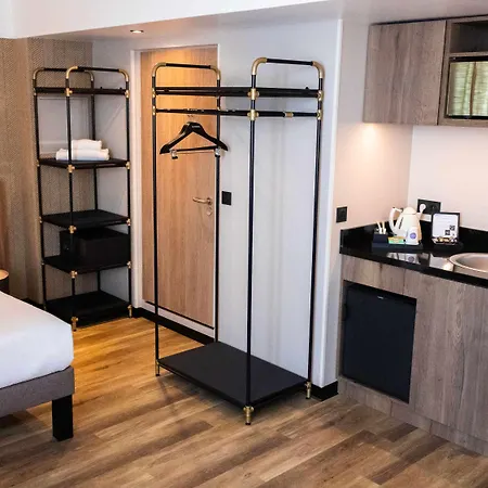 Novotel Airport 4*