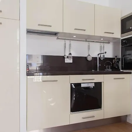#28 1 Bdr Flat Ac Balcony Hper 10mins To & Old Town 尼斯