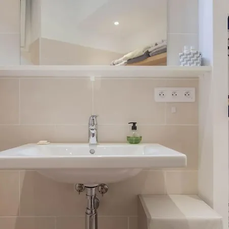 #28 1 Bdr Flat Ac Balcony Hper 10mins To & Old Town 公寓 尼斯