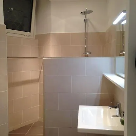 #28 1 Bdr Flat Ac Balcony Hper 10mins To & Old Town * 尼斯