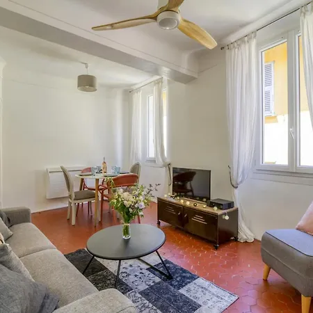 Appartement Typique - 2 Bedrooms,typical Apartment-old Town Nice