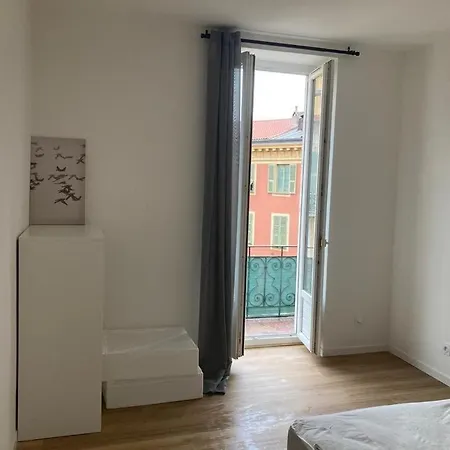 Port Nice: Very 3 Apartman