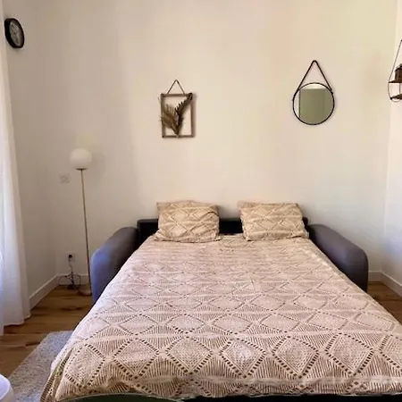 Studio Moderne, Centre Apartment