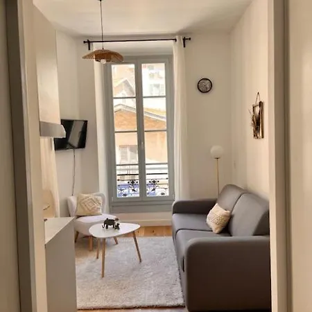 Studio Moderne, Centre Apartment