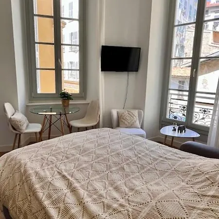 Studio Moderne, Centre *
