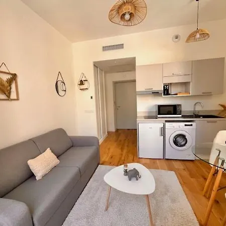 Studio Moderne, Centre Apartment