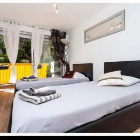 Magnificent 3 Rooms-sea View-terrace-pool Apartment