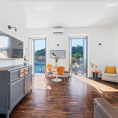 Sunlight - Capitaine 54 - 1 Bedroom, Stunning With Balcony And Port View