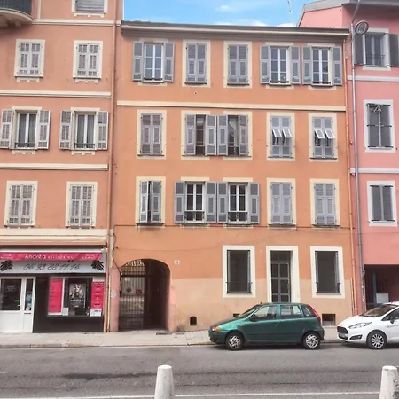 A / 50 M² / Vue Sur La *