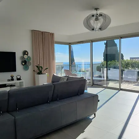 Laconsolate Apartment *