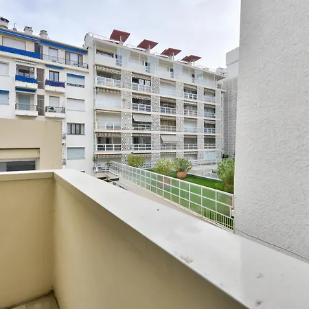 Vieux Avec Balcon A 1min De La Apartment