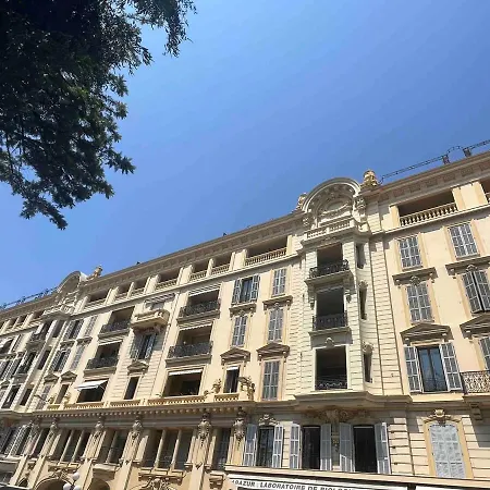 Beautiful With Parking Place Massena Apartman *