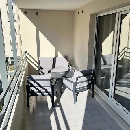Elegant Avec Balcon Pres De La A *