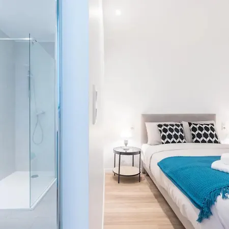 5 Min Walk To Sea & Tram Apartman *