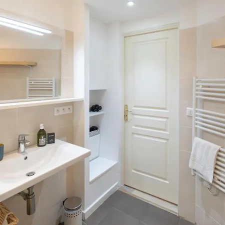 #28 1 Bdr Flat Ac Balcony Hper 10mins To & Old Town 公寓 *