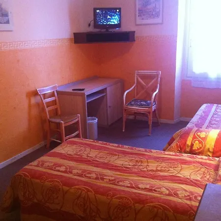Hotel Carlyna 2*