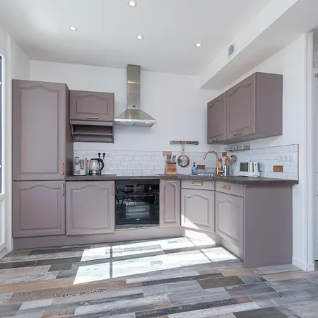 Apartment Squared Head-apartment With Terrace In