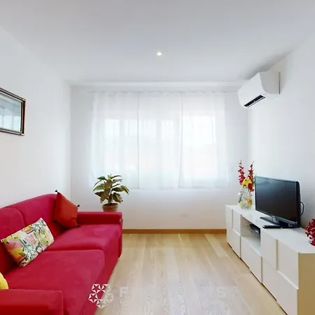 Zhara Five Stars Holiday House - Generale Apartment