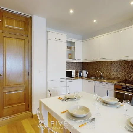 Zhara Five Stars Holiday House - Generale Apartment *