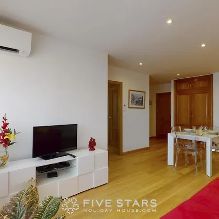 Zhara Five Stars Holiday House - Generale Apartment