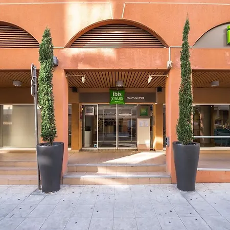 Ibis Styles Centre Port Hotel 3*