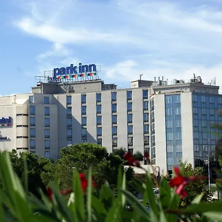 Radisson Airport Hotel 4*