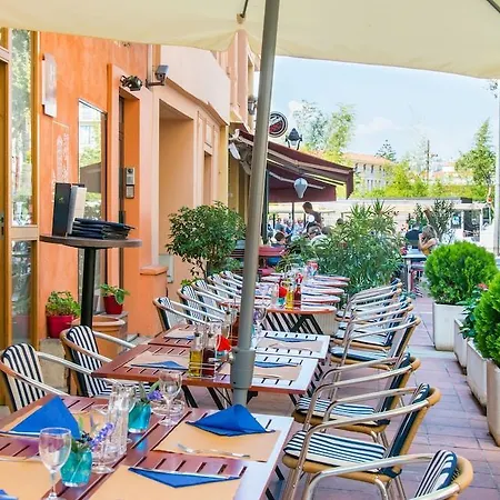 Hotel La Tour 3*