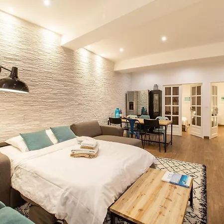 Apartment Coulee Verte 2 Bedrooms In The Old Town At 5 Min From The Sea