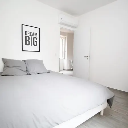 Republique Garibaldi Apartament