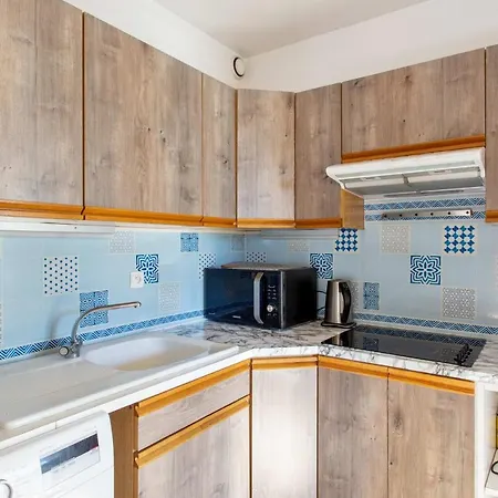 Apartment Classy Studio With Ac And Seaview Balcony In Near - Welkeys