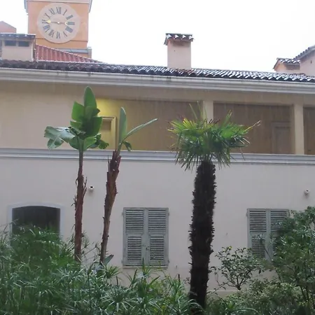 Le Ptit Nicois Sur Le Port Nizza