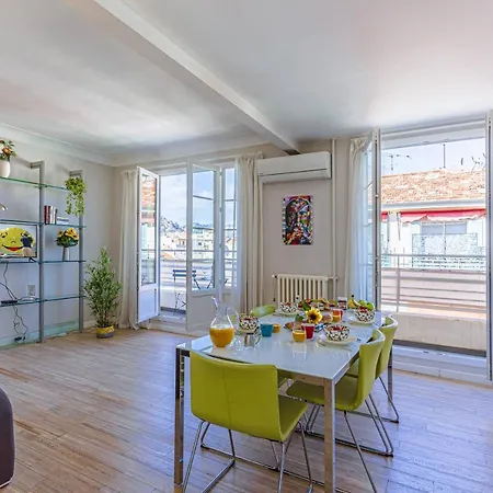 Berlioz 1 - City Center 2 Rooms - Last Floor Apartment *