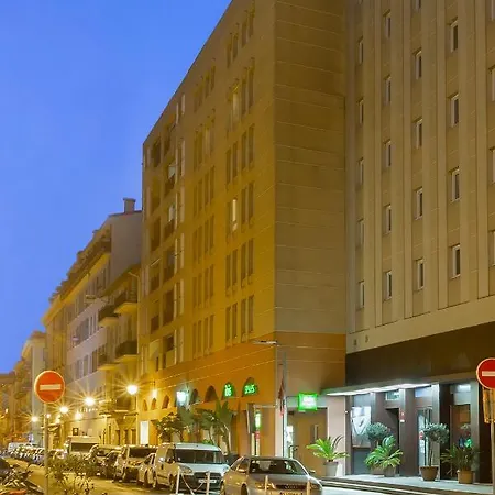 Ibis Styles Centre Port Hotel