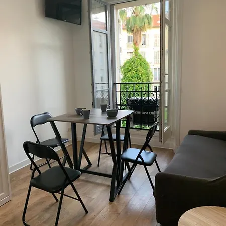Appartement Centre: à 300m De La Et De La Promenade Des