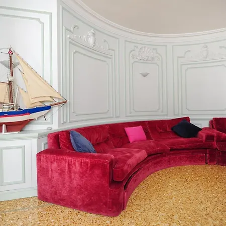 Le Royal Res. Negresco Five Stars House * Nizza