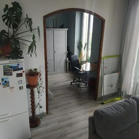 Privatunterkunft In The Charming 30s Building