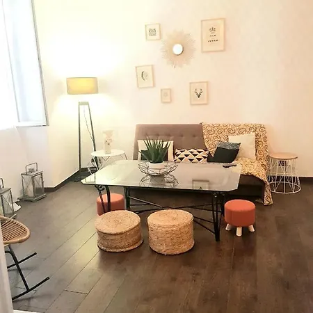 Beautiful Old Town Home - 2 Bedrooms Apartment Appartement
