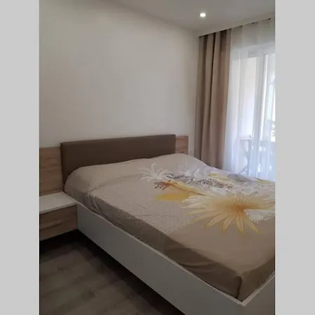 Neuf Près De La *