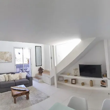 R.d.v. Center Apartment *
