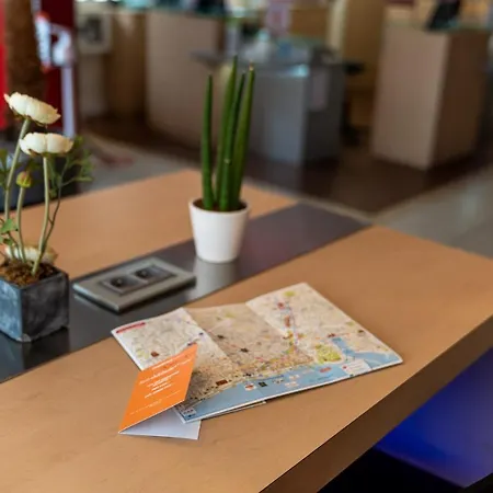 Easyhotel Old Town Νίκαια