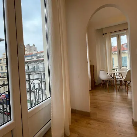 Renting - Notre Dame - Cosy Loft Perfect View On The Roofs