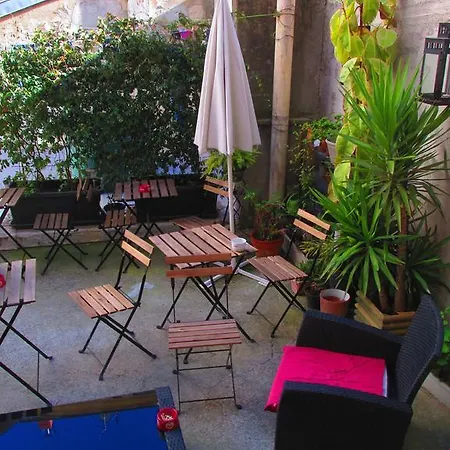 Le Pastoral Hostal *