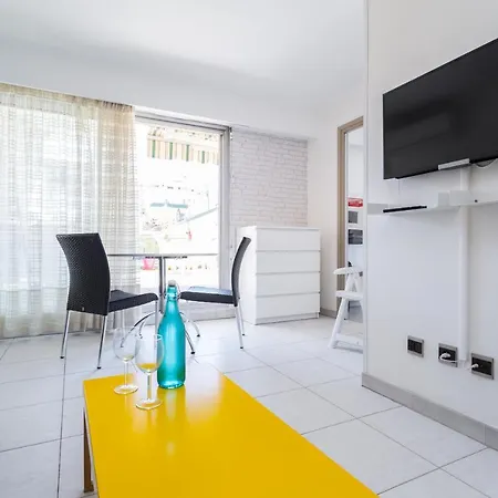 Au Cœur De Av. Superbe Terrasse, Wifi&clim Appartement *