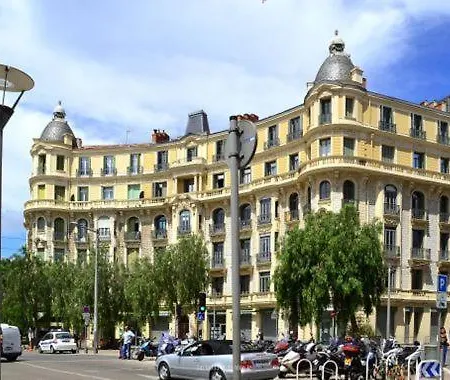 Au Cœur De Av. Superbe Terrasse, Wifi&clim Appartement