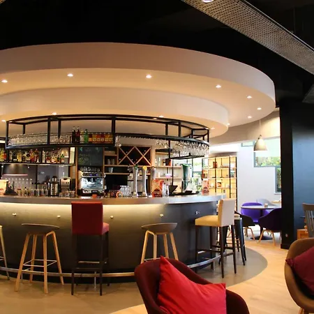 Hotell Campanile Aeroport Nice