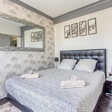 Le Mantega - F2 Moderne,centre Ville, 2 Grandes Terrasses,climatisation, Ascenseur Appartement Nice