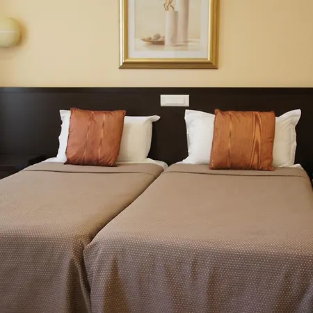 Ambassador Hotel 3*